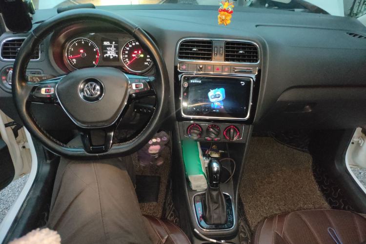 Used Volkswagen Polo 2018 1.5L Automatic Enjoyment Model Center Console