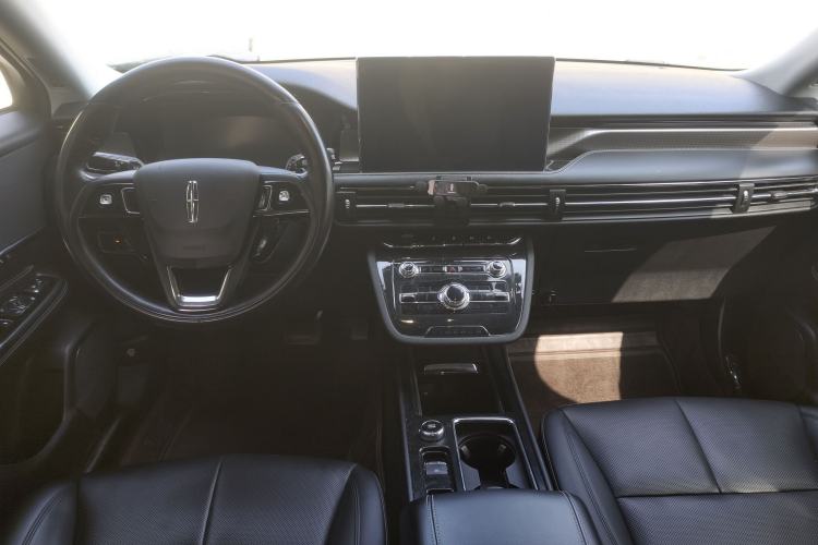 Used Lincoln Corsair 2022 2.0T Two-Wheel Drive Deluxe Edition Interior 2