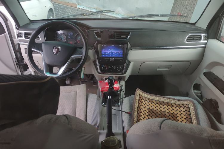 Used Jinbei New Hiace S 2023 1.5L Wealth Edition Van 2/5-Seater Air-Conditioned Model SWC15M Center Console