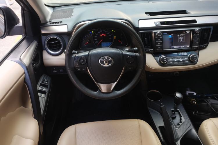 Used Toyota RAV4 2015 2.0L CVT Two-Wheel Drive Fashion Edition
