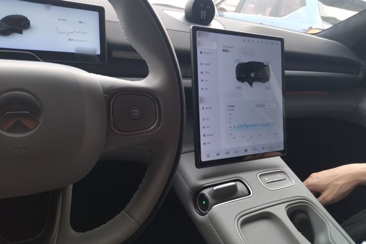 Used Nio ES6 2023 75 kWh Center Console