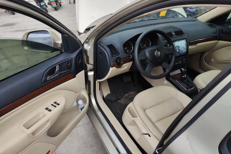 Used Skoda Octavia 2013 1.6L Automatic Yijun Edition Driver Seat