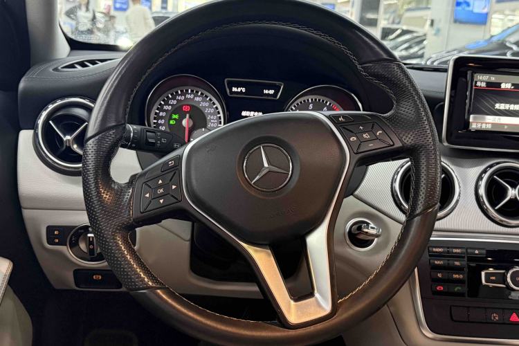 Used Mercedes-Benz GLA 2015 GLA 200 Fashion Model
