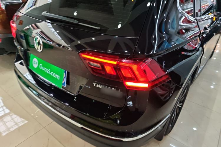 Used Volkswagen Tiguan L 2019 Updated Version 330TSI Automatic Two-Wheel Drive Panoramic Comfort Edition China VI Standard Right Rear Taillight