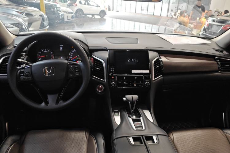 Used Honda Avancier 2017 240TURBO Two-Wheel Drive Elite Edition Center Console