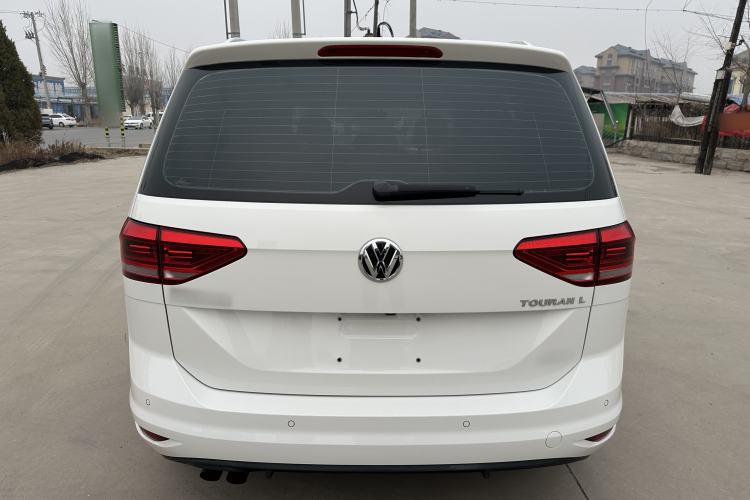 Used Volkswagen Touran 2016 Volkswagen Touran L 280TSI DSG Comfort Edition Exterior 2