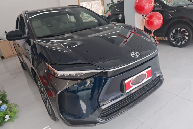 Used Toyota FAW bZ4X 2022 Four-Wheel-Drive High-Performance PRO Edition Front Right 45 Deg