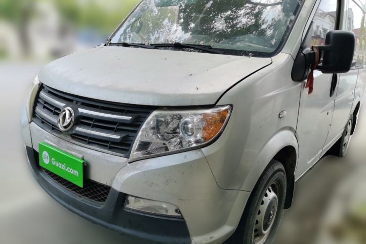 Used Dongfeng Yufeng 2014 2.5T YuliBao Logistics Vehicle Standard Features Include Short Wheelbase with Mid-Roof ZD25