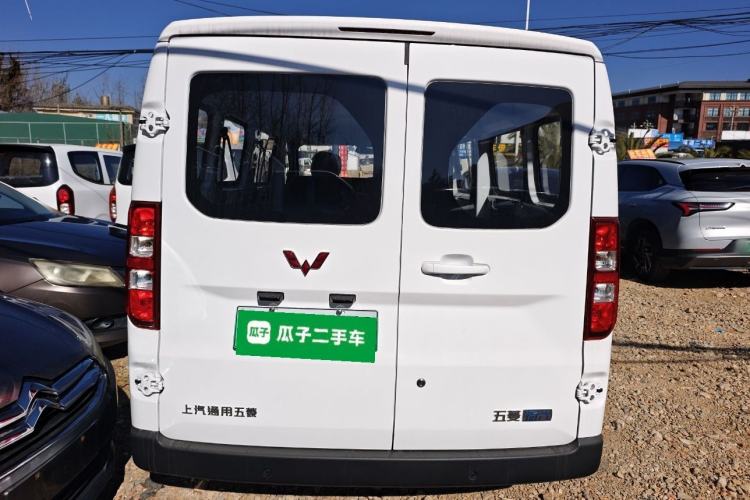 Used Wuling Yangguang 2024 300KM Comfort Version Passenger Van 75kW Rear