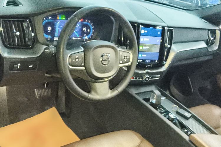 Used Volvo XC60 2022 B5 4x4 Zhiyi Luxury Edition
