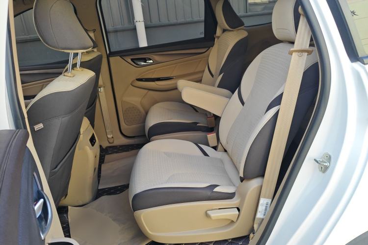 Used Baojun 730 2017 1.5T Manual Fashion Version 7 Seats China V Emission Standard