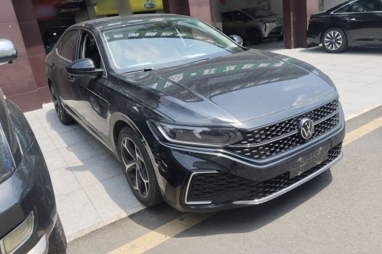 Used Volkswagen Passat 2023 Revised 330TSI Starry Elite Edition Front Right 45 Deg