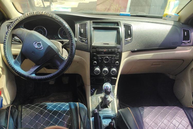 Used Geely Auto GC7 2013 1.5L Manual Comfort Model Center Console