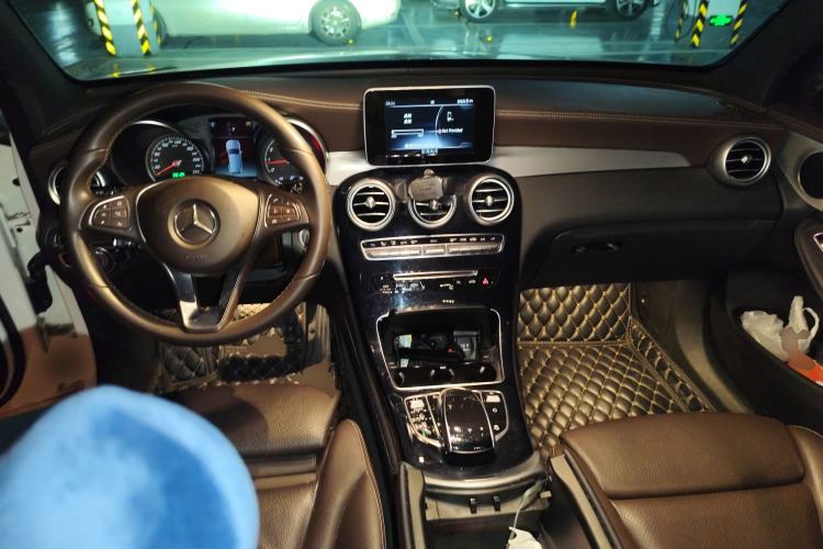 Used Mercedes-Benz GLC 2019 GLC 200 L 4MATIC Center Console