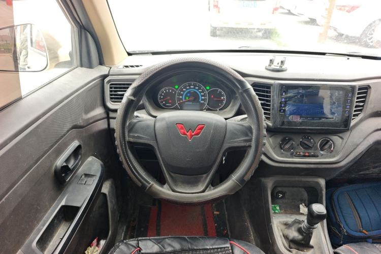 Used Wuling Hongguang V 2022 1.5L Enjoy Edition Hydraulic Power Steering LAR Steering Wheel