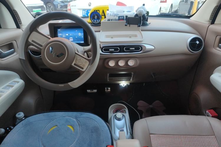 Used Wuling Hongguang MINIEV 2025 Four-Door Version Advanced Edition Center Console