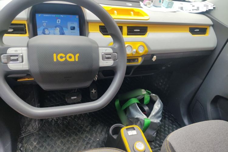 Used Chery QQ Ice Cream 2022 170km Sundae Phosphate Lithium-Ion Center Console