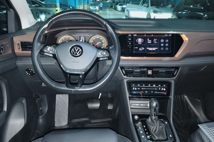 Used Volkswagen Tharu 2021 280TSI Two-Wheel-Drive Luxury Plus Edition Center Console