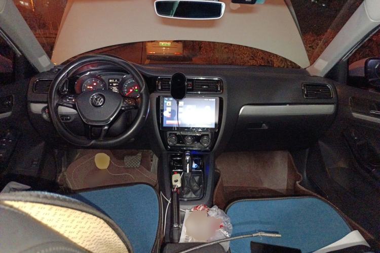 Used Volkswagen Sagitar 2018 1.6L Automatic Comfort Model Center Console
