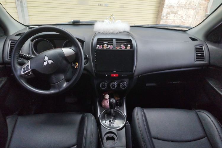 Used Mitsubishi ASX 2013 2.0L CVT Two-Wheel Drive Tech Edition Center Console