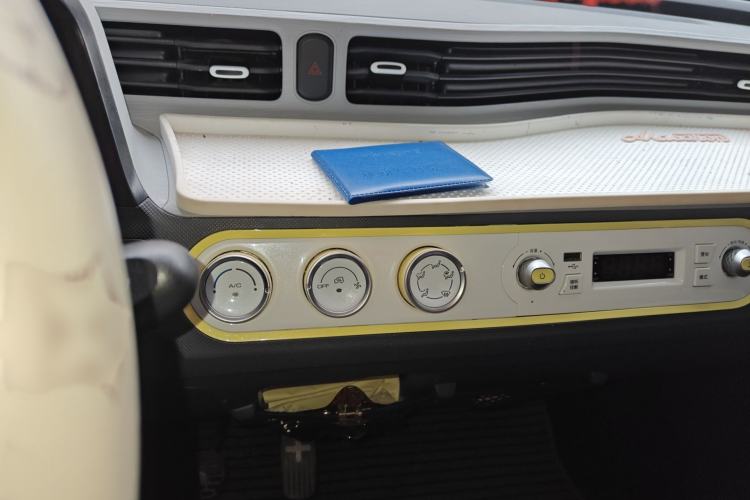 Used Wuling Hongguang MINIEV 2021 Macaron Premium Model – Lithium Iron Phosphate Audio And AC Panel