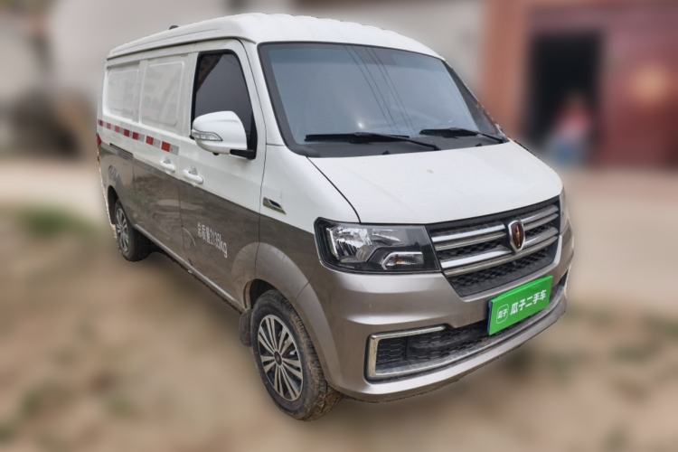 Used Jinbei Hiace X30 2024 1.5L Wealthy Van Model 2/5 Seats with Front-Mounted Air Conditioning Front Right 45 Deg
