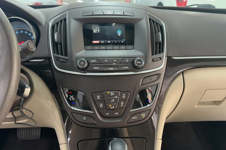 Used Buick Regal 2015 2.0L Leading Fashion Edition