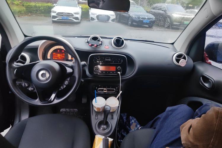 Used smart fortwo 2018 1.0L 52kW Hardtop Dynamic Version China V Center Console