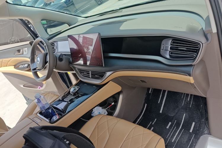 Used Denza D9 2022 DM-i 970 Four-Wheel Drive Prestige Model Center Console