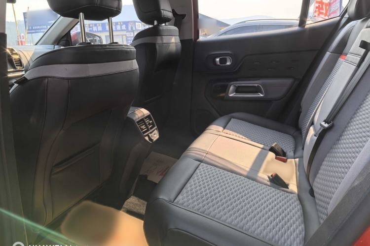 Used Citroen C5 AIRCROSS 2017 380THP Fashion Edition Interior 3