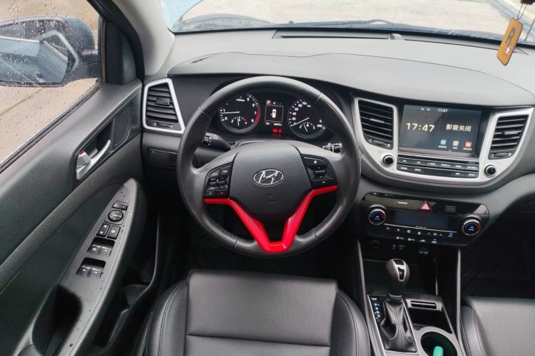 Used Hyundai Tucson 2015 1.6T Dual-Clutch Two-Wheel-Drive Smart Model Steering Wheel