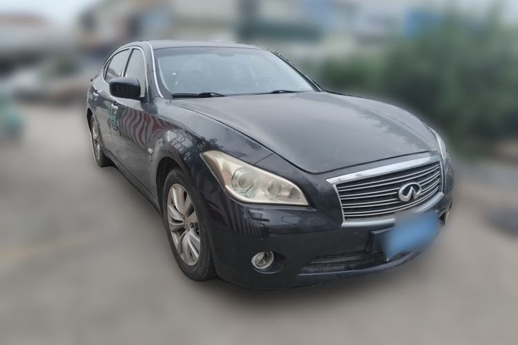 Used Infiniti Q70 2013 Q70L 2.5L Comfort Edition Front Right 45 Deg