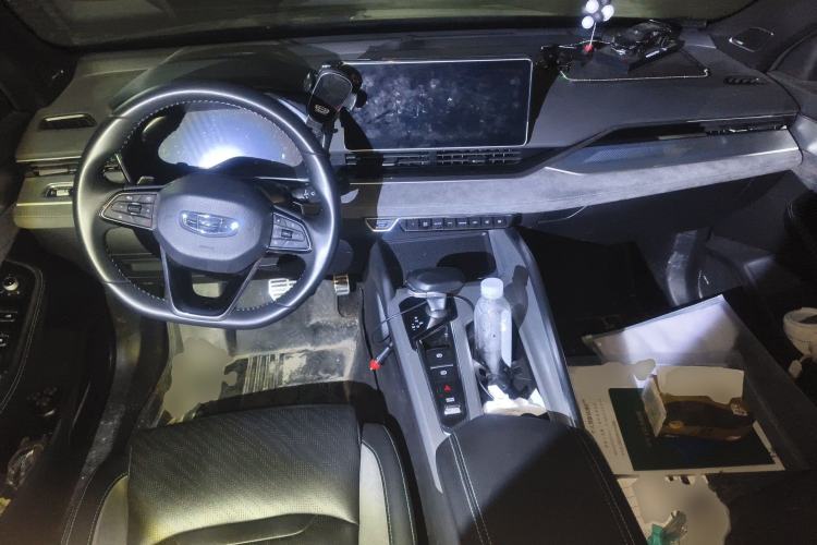 Used Geely Auto Preface 2023 2.0TD "Only This Verdant Green" Edition Center Console