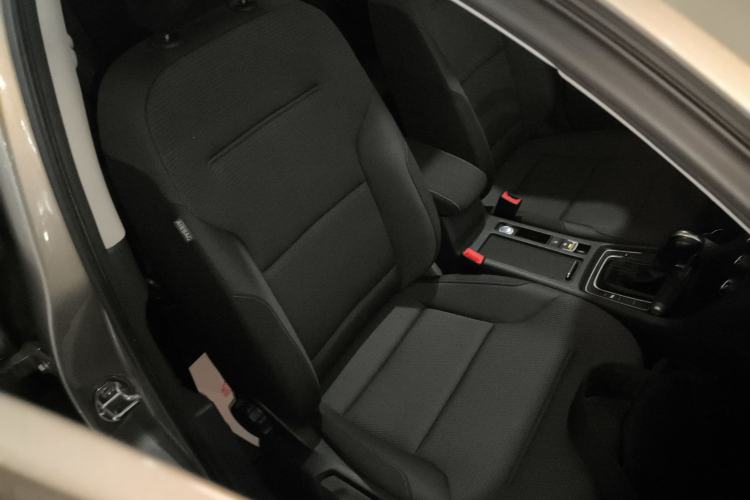 Used Volkswagen Golf 2017 1.6L Automatic Comfort Million-Vehicle Anniversary Edition
