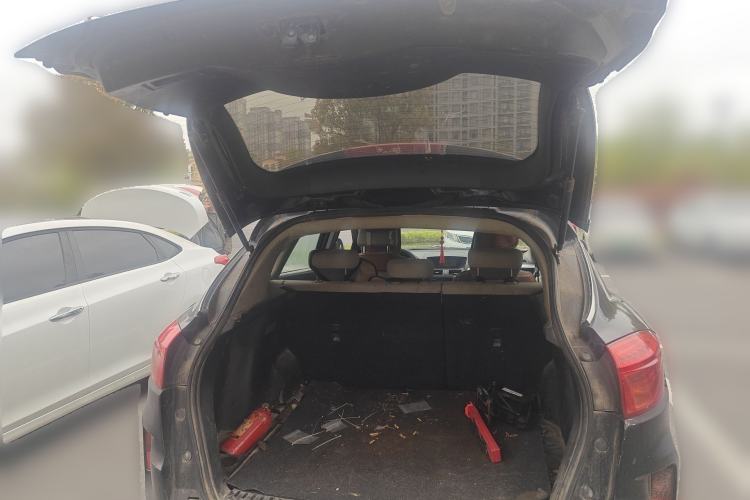 Used Bestune X80 2013 2.0L automatic comfort version Trunk