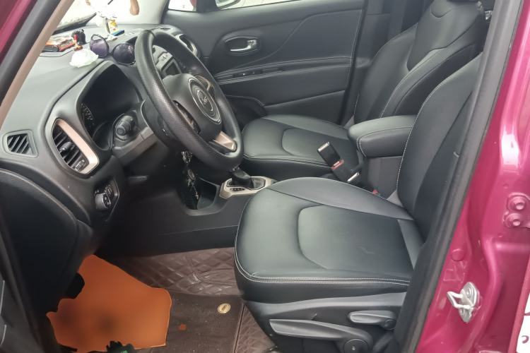 Used Jeep Renegade 2017 180T Automatic High-Energy Version Left Front Seat