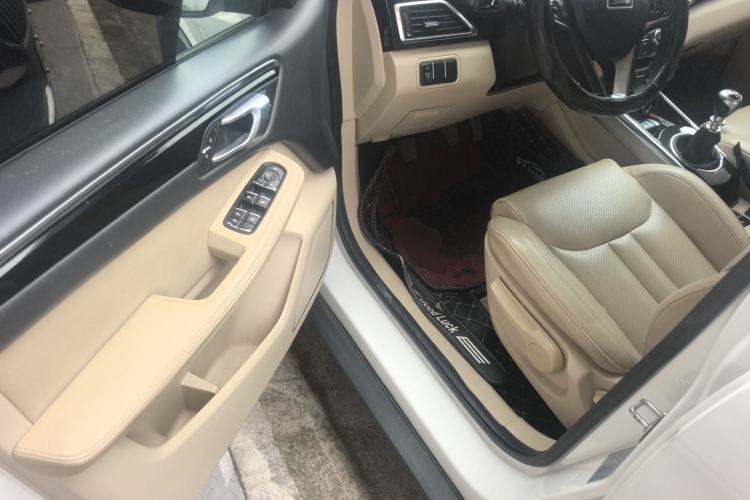 Used Zotye Domy X5 2017 Classic Edition 1.5T Manual Luxury Model Driver Seat