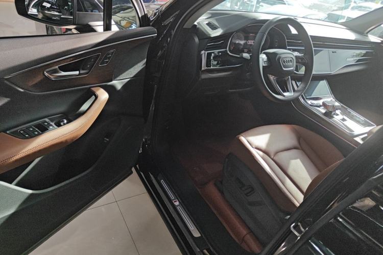 Used Audi Q7 2023 45 TFSI quattro S line Sport model Driver Seat