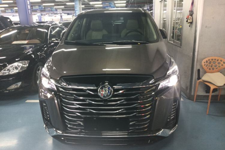 Used Buick GL8 2023 Facelifted Land Cruiser Executive Luxury Version
