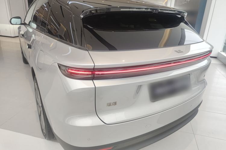 Used Li Auto i6 2025 Model Four-Wheel-Drive Standard Type
