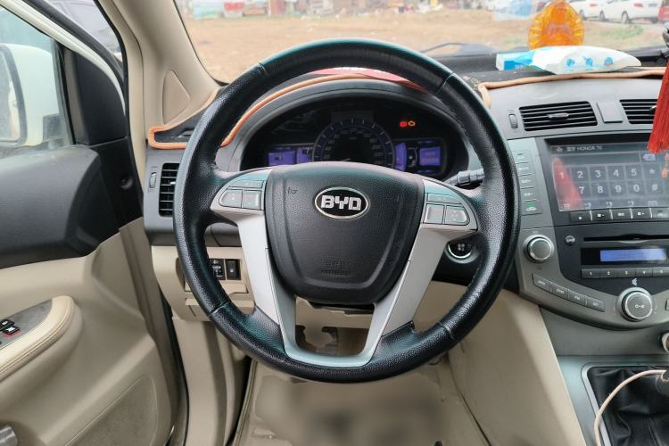 Used BYD S6 2014 2.0L Manual Luxury 5-Seater