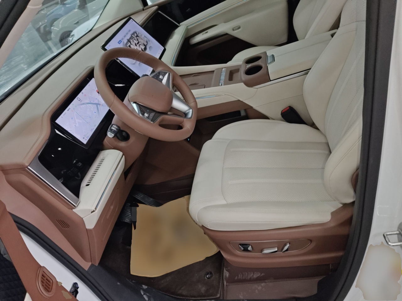 Переднее сиденье в автомобиле