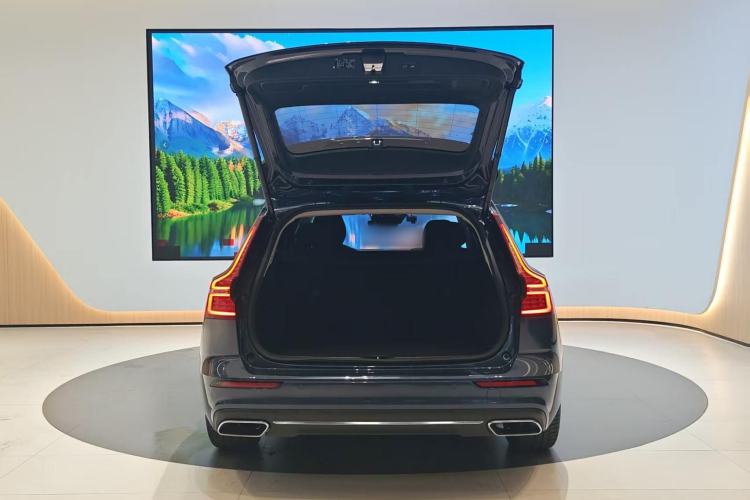 Used Volvo V60 2022 B5 Zhiyuan Luxury Edition Trunk