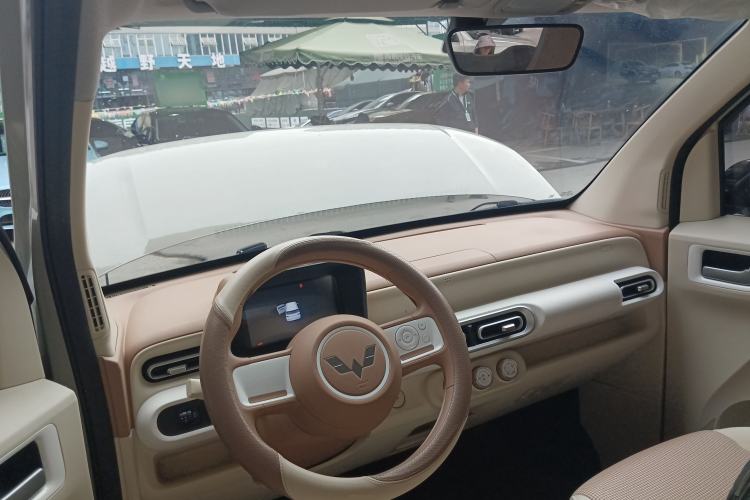 Used Wuling Hongguang MINIEV 2024 3rd Generation 215km Youth Edition Center Console