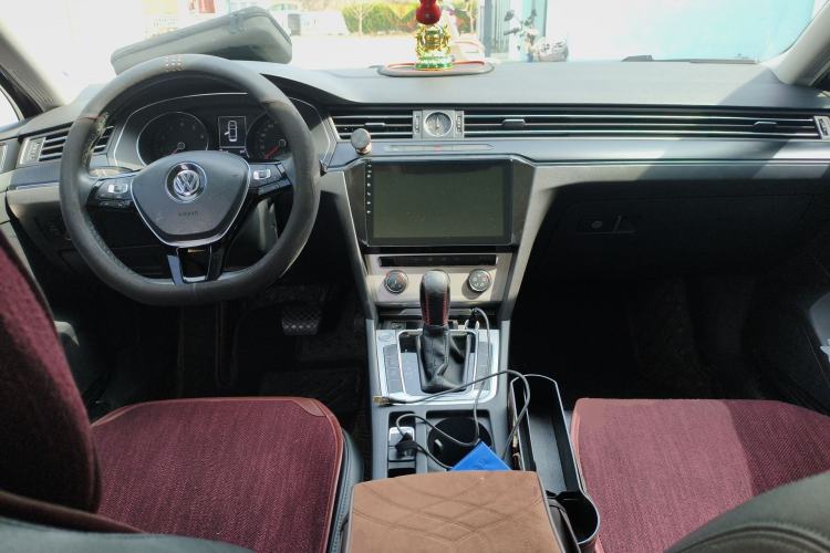 Used Volkswagen Magotan 2018 280TSI DSG Comfort Model Center Console