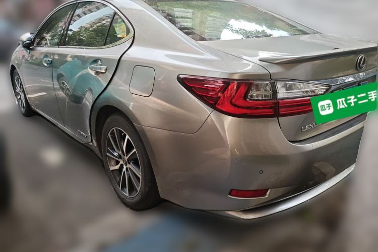 Used Lexus ES 2015 300h Comfort Edition
