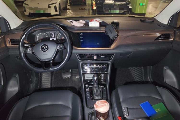 Used Volkswagen Tharu 2021 280TSI Two-Wheel-Drive Luxury Plus Edition Center Console