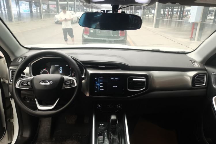 Used Chery Tiggo 8 2018 1.5 TCI Automatic Luxury Model 5 Seats Center Console