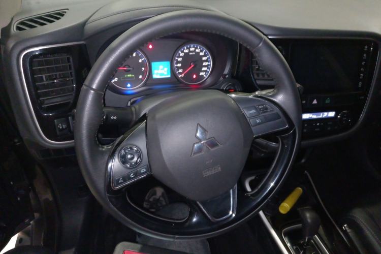 Used Mitsubishi Outlander 2018 2.0L Two-Wheel-Drive Jiale Edition 7-Seater