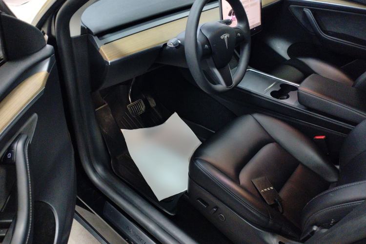 Used Tesla Model Y 2022 Rear-Wheel-Drive Version
